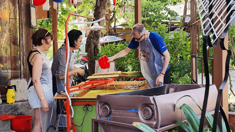 Trải nghiệm làm bản thảo bằng dừa nước (5)